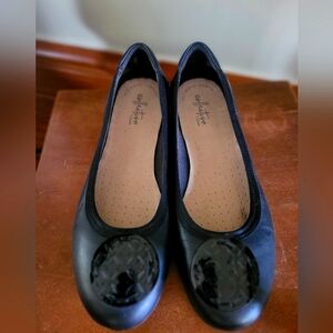 Black leather ballerina flats